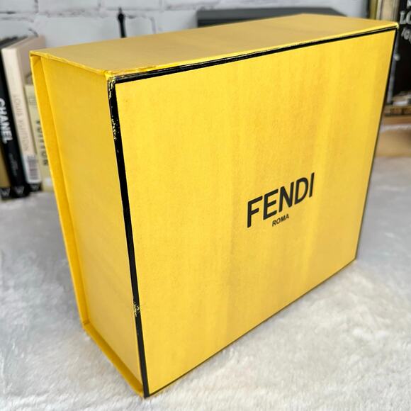 FENDI Magnetic Closure Large Box with tissue paper NICE! - Picture 1 of 11